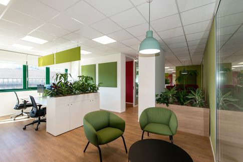 Open Space in stile moderno di 750 di Studio BIA-@rch | Bianca Giovene di Girasole