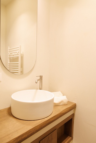 Bagno di Servizio in stile rustico di 2 di Studio di Interior Design di Yuliya Danilchenko