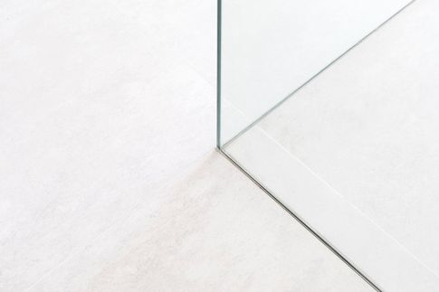 Soggiorno in stile contemporaneo di 32 di Lorenzo Franzi | Fotografia