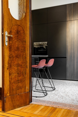 Cucina in stile contemporaneo di 15 di Moltefacce SRL