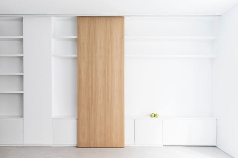 Soggiorno in stile contemporaneo di 32 di Lorenzo Franzi | Fotografia