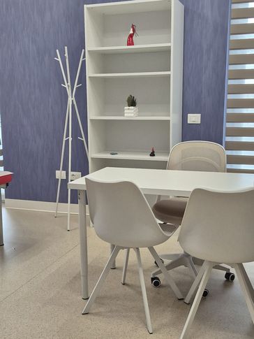 Open Space in stile moderno di 450 di Studio di Architettura Luigi Pezzella