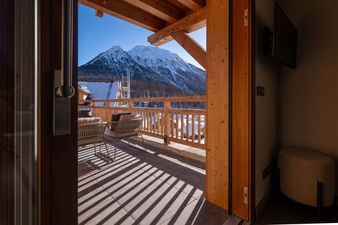 Terrazza in stile moderno di 15 di Design Alpino