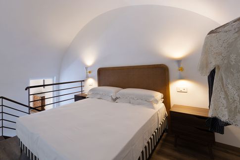 Camera da Letto in stile retrò di 20 di Coluccio architetti