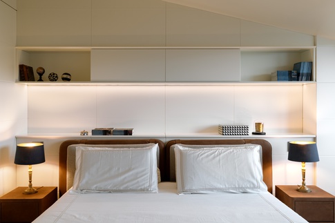 Camera da Letto in stile contemporaneo di 17 di Studio Gaetano Riccardelli