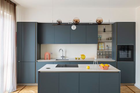 Open Space in stile contemporaneo di 45 di Caterina Scamardella Architetto