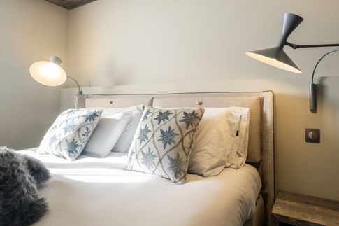 Camera da Letto in stile moderno di 15 di Design Alpino