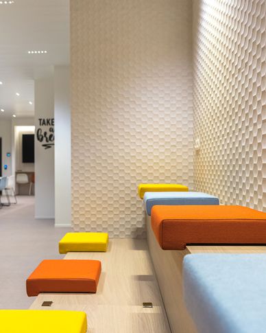 Open Space in stile contemporaneo di 1400 di Frame Farm - Architecture & Design