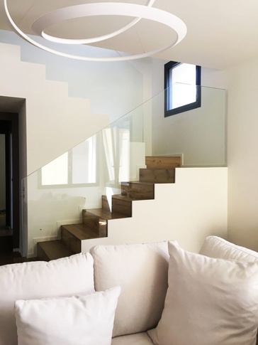 Soggiorno in stile moderno di 40 di SuMisura Architetti
