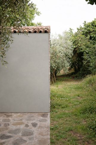 Facciata in stile minimal di null di MGK | Mohamed Keilani Studio