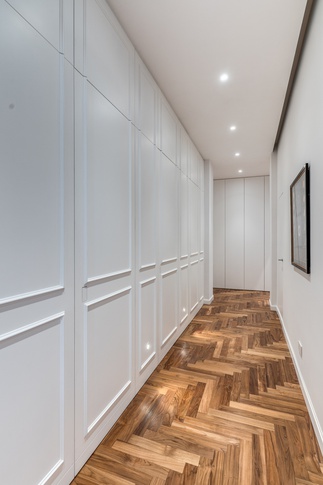 Corridoio in stile contemporaneo di 15 di MOB Architects Corridoio in stile contemporaneo di 15 di MOB Architects