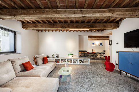 Soggiorno in stile contemporaneo di 80 di Nauraleverticale