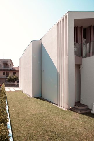 Facciata in stile minimal di null di ellevuelle architetti Facciata in stile minimal di null di ellevuelle architetti