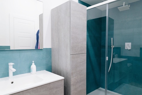 Bagno in stile contemporaneo di 8 di Valentina Solera Architetto Bagno in stile contemporaneo di 8 di Valentina Solera Architetto