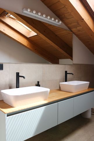 Bagno in stile moderno di 6 di Studio LABventinove