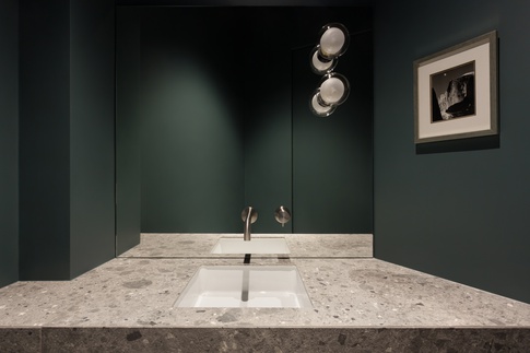 Bagno di Servizio in stile contemporaneo di 2 di TGA_Studio Bagno di Servizio in stile contemporaneo di 2 di TGA_Studio