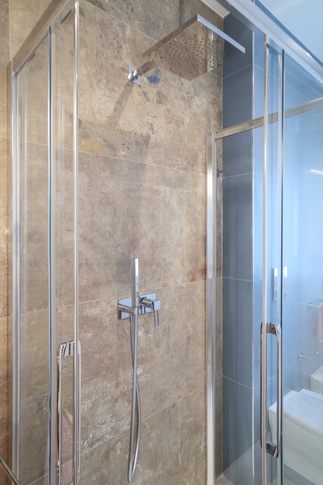 Bagno in stile moderno di 8 di ELLE architetture | Luigi Longo architetto