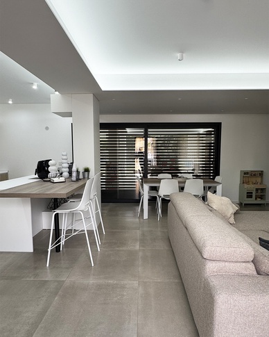 Open Space in stile contemporaneo di 45 di IMA STUDIO