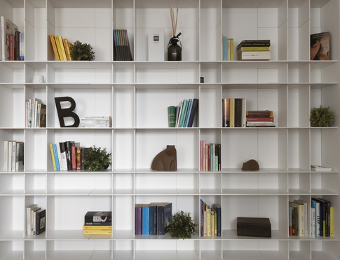 Open Space in stile contemporaneo di 39 di kkarchitecture