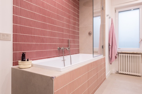 Bagno in stile contemporaneo di 7 di Chiara Brenca