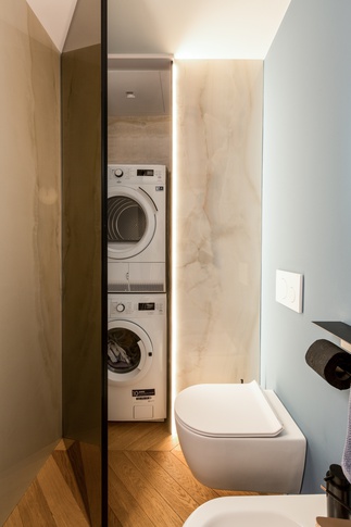 Bagno in stile contemporaneo di 5 di Francesco Cardano Interior Designer