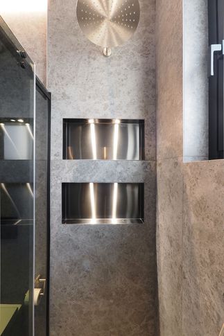 Bagno di Servizio in stile moderno di 6 di Desearq studio - architettura e interior design Bagno di Servizio in stile moderno di 6 di Desearq studio - architettura e interior design