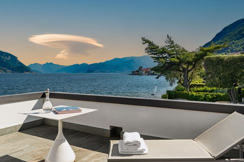 Terrazza in stile contemporaneo di 15 di Epifanov Foto Interni