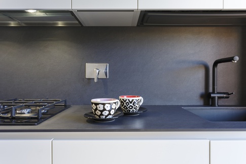 Cucina in stile contemporaneo di 8 di Valentina Varricchio Architetto Cucina in stile contemporaneo di 8 di Valentina Varricchio Architetto