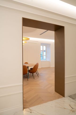 Ingresso in stile contemporaneo di 10 di Formale.