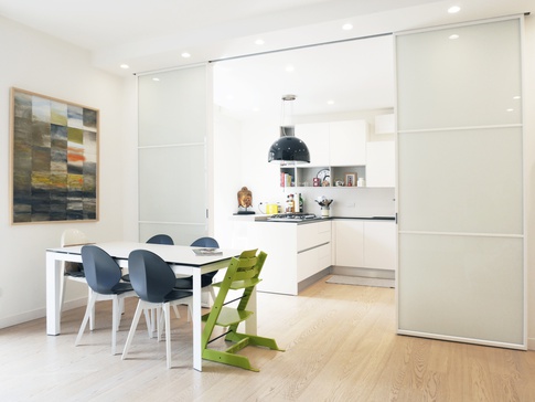 Cucina in stile contemporaneo di 9 di architetto Caterina Martini Cucina in stile contemporaneo di 9 di architetto Caterina Martini