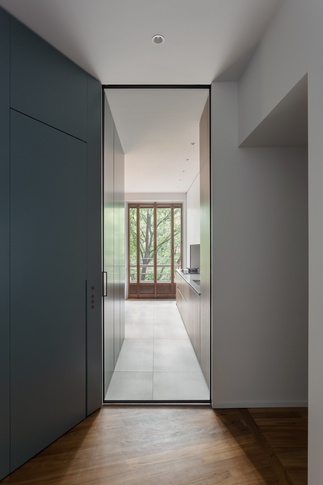 Ingresso in stile contemporaneo di 4 di TGA_Studio