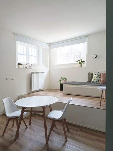 Open Space in stile contemporaneo di 22 di Serena Trentarossi Architetto Open Space in stile contemporaneo di 22 di Serena Trentarossi Architetto