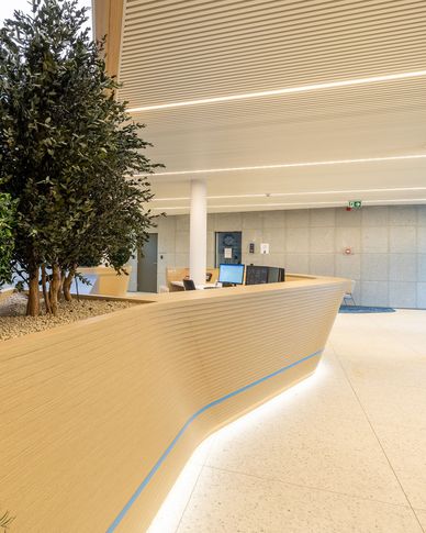 Ingresso in stile contemporaneo di 130 di Frame Farm - Architecture & Design