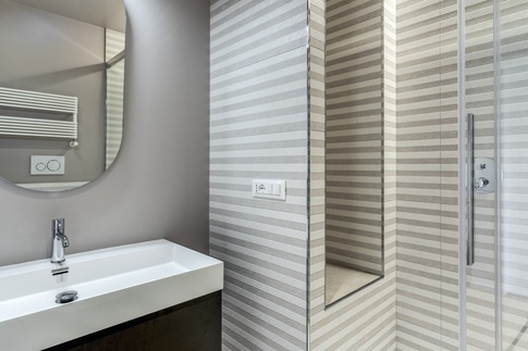 Bagno in stile contemporaneo di 4 di MOB Architects Bagno in stile contemporaneo di 4 di MOB Architects