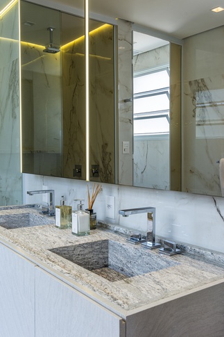 Bagno in stile moderno di 8 di Guzlive