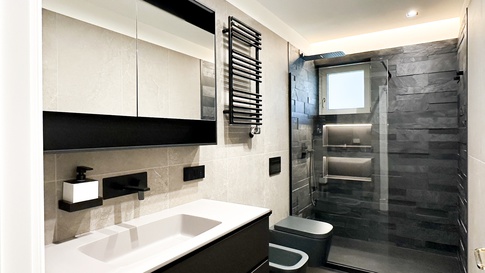 Bagno in stile eclettico di 6 di Studio Gaetano Riccardelli Bagno in stile eclettico di 6 di Studio Gaetano Riccardelli