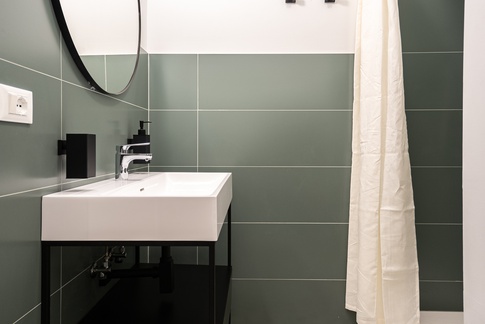 Bagno in stile contemporaneo di 6 di Storie Design Studio