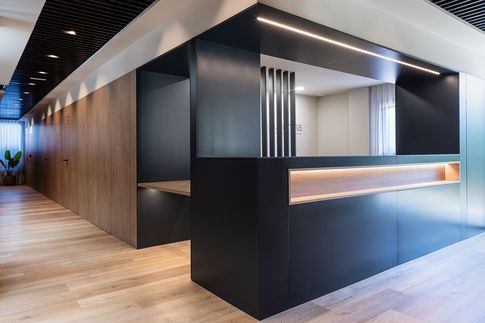 Ingresso in stile contemporaneo di 60 di Lorenzo Franzi | Fotografia
