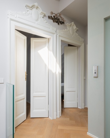 Corridoio in stile classico di 5 di Annalisa Carli Architetto
