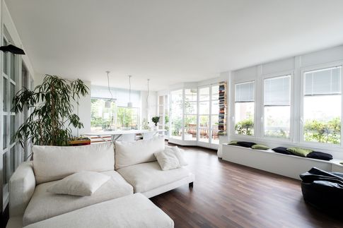 Veranda in stile moderno di 50 di Bossi Vigorito Building Interior