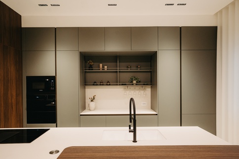 Open Space in stile contemporaneo di 135 di Architetto Michelangelo Todisco