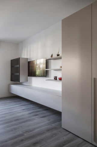 Open Space in stile moderno di 60 di ANNIE CLAIRE Arreda