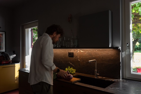 Cucina in stile contemporaneo di 13 di TGA_Studio