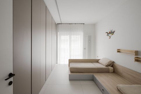 Cameretta Bambini in stile minimal di 15 di Carola Ribotta architetto