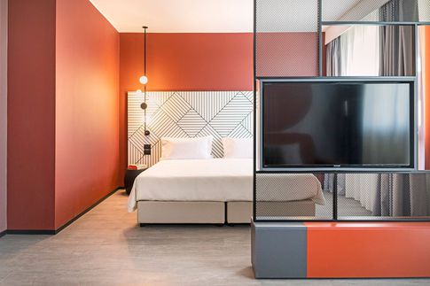 Camera da Letto in stile contemporaneo di 1 di Lorenzo Franzi | Fotografia