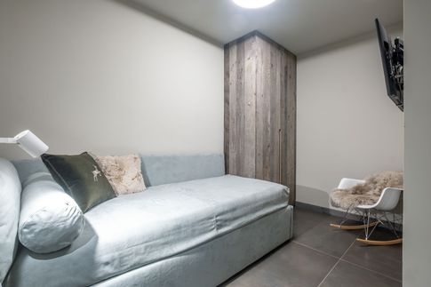 Camera da Letto in stile moderno di 8 di Design Alpino