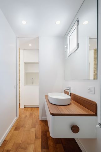 Bagno in stile minimal di 5 di domECO