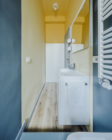 Bagno in stile contemporaneo di 5 di Annalisa Carli Architetto