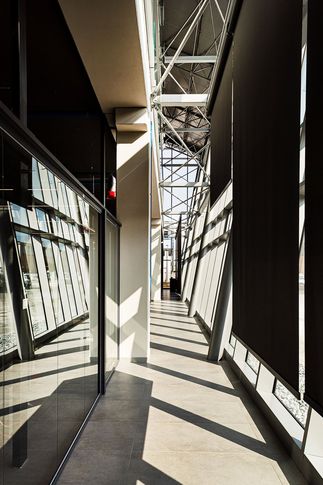 Open Space in stile moderno di 6000 di Lorenzo Franzi | Fotografia