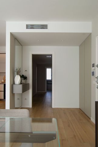 Open Space in stile moderno di 44 di Silvia Aquilani . Design studio